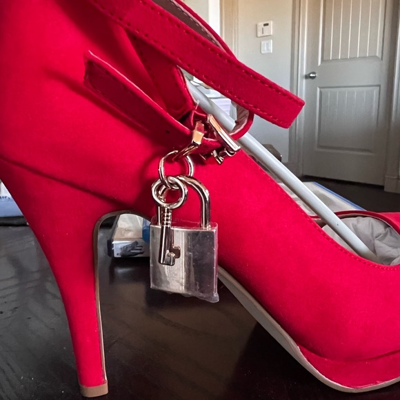 high heels shoes.New, still in bags and original box. Size 8 - Picture 3 of 11
